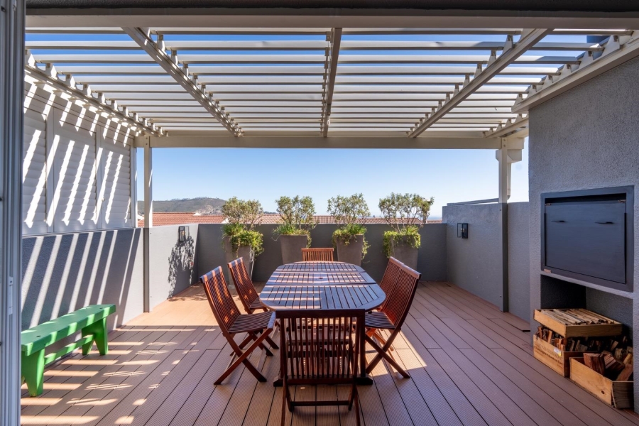 3 Bedroom Property for Sale in Vredehoek Western Cape